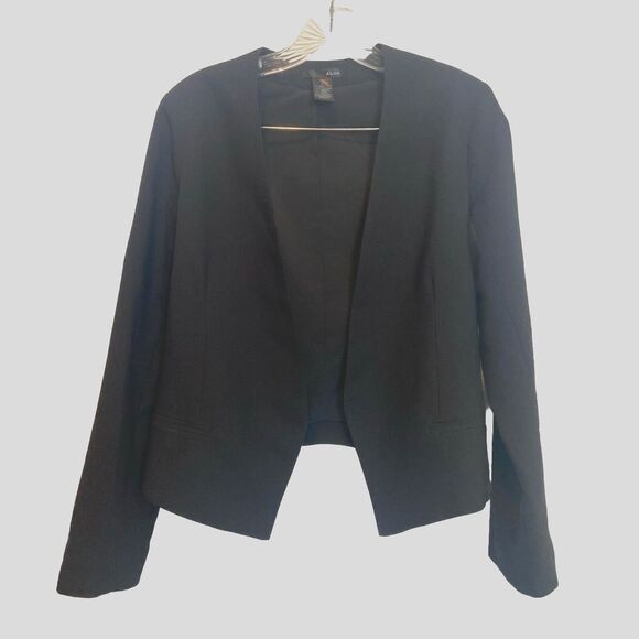 Aqua Blazer Size Medium Black  Exposed Crop - Picture 1 of 6